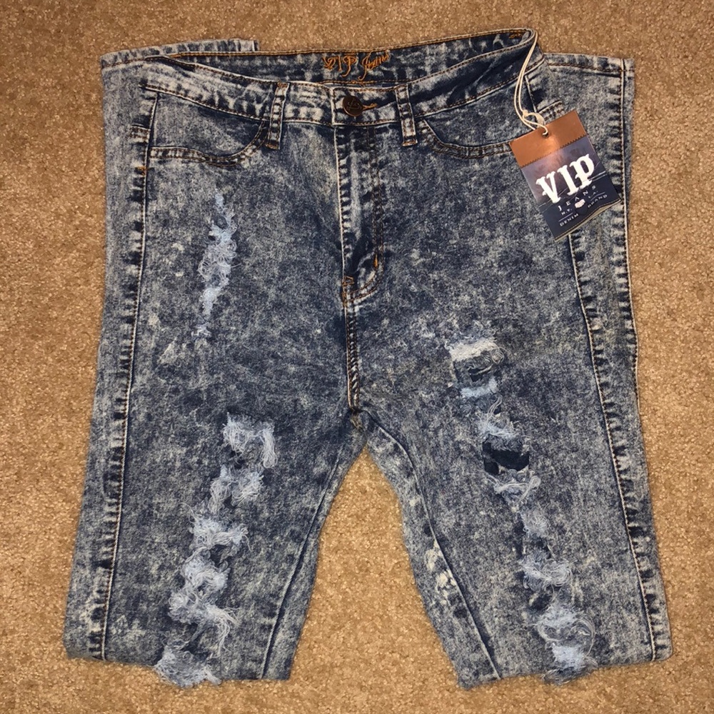 NWT‼️ High-Waisted Distressed Jeans